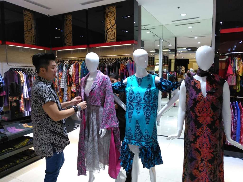 Alleira Batik X Michael Ong Alleira Batik X Michael Ong