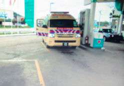 Ambulans yang berhenti di stasiun pengisian bahan bakar (Foto: World of Buzz)