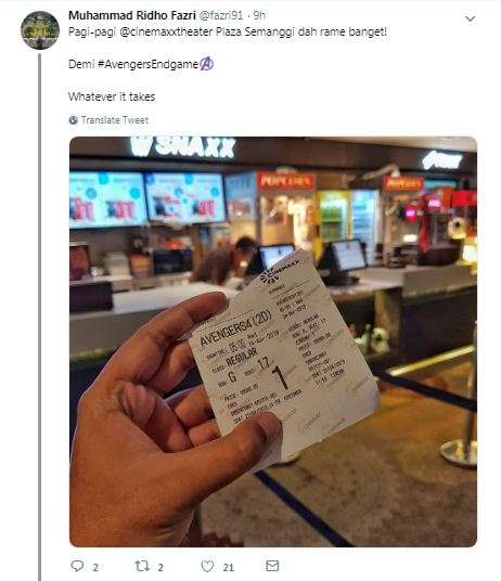 Penonton yang rela datang menyaksikan film yang diputar pada subuh.