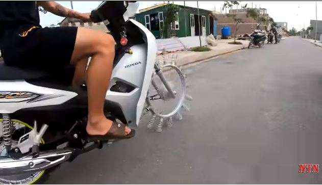Ternyata, motornya masih bisa jalan.