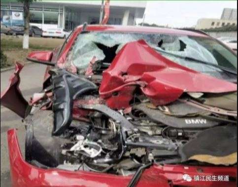 Saat kecelakaan, airbag BMW-nya tidak mengembang.