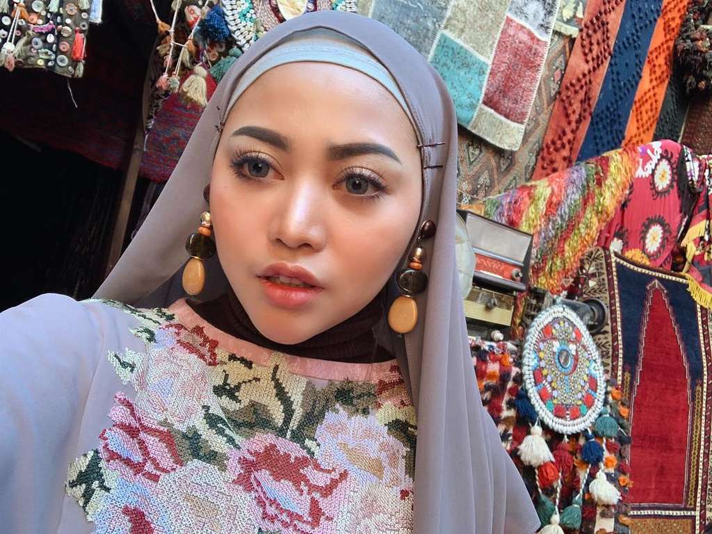 Instagram.com/rachelvennya