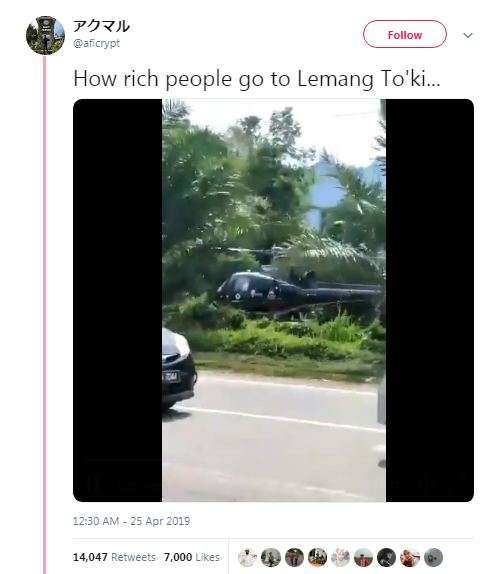Orang kaya membeli lemang dengan naik helikopter.