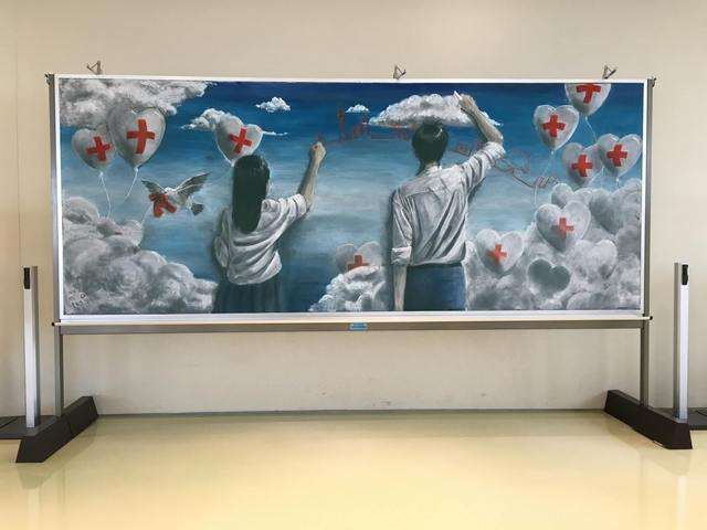 Seni menggambar dengan kapur di papan tulis.