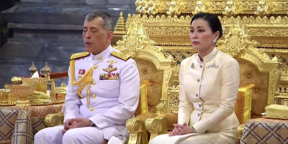 Raja Thailand menikahi mantan kepala keamanannya