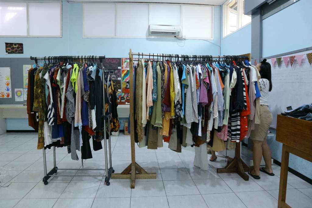 Butik Hati Suci menawarkan busana berkualitas dengan harga miring/Stella Maris