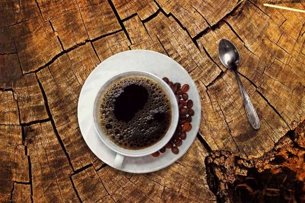 Minum kopi bisa memicu perut kembung saat menjalankan puasa.