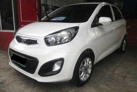 Mobil Bekas KIA Picanto 1.1 M/T
