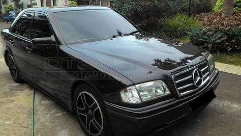 Mobil Bekas Mercedes-Benz C-Class C 180.