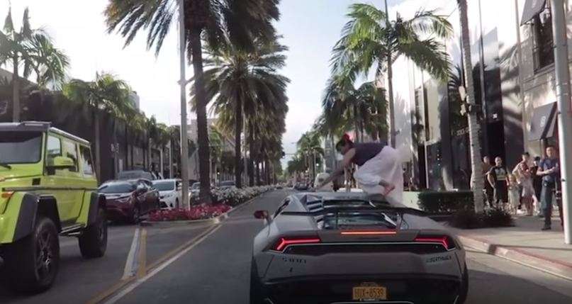 Aladdin `menerbangkan` Lamborghini (1).