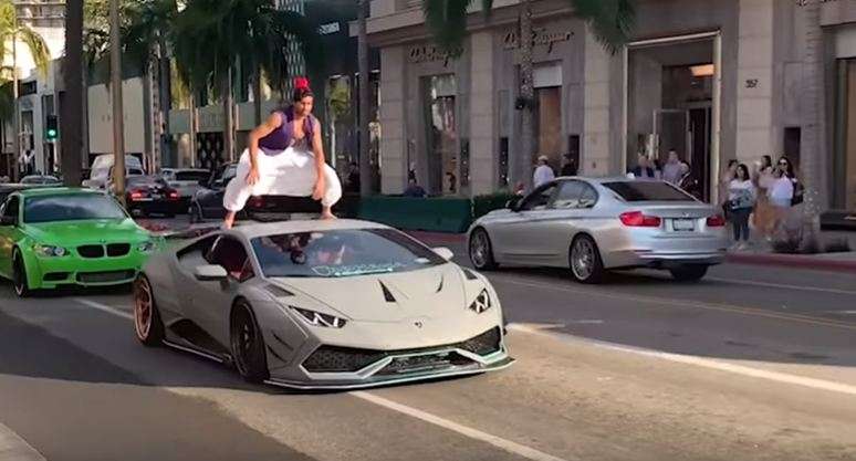 Aladdin `menerbangkan` Lamborghini (2)