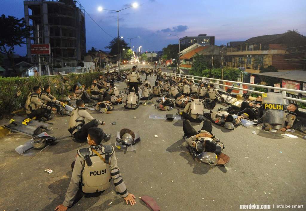Polis