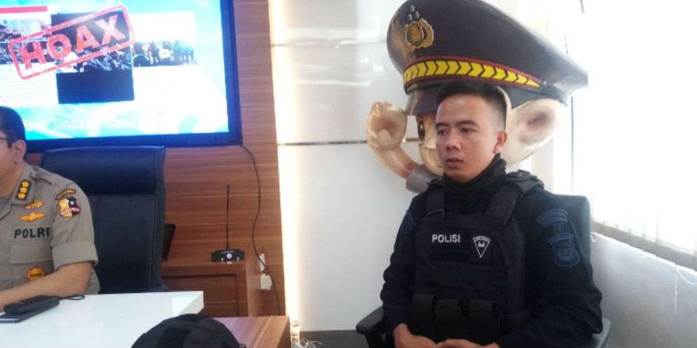 Polisi Brimob yang dituduh asal China (Foto: Dream.co.id/Muhammad Ilman Nafi'an)