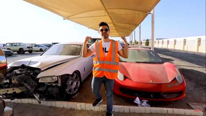 Kuburuan mobil mewah. (1)