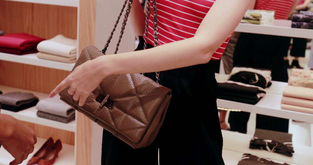 5 Kebiasaan Buruk Cara Membawa Tas yang Bisa Timbulkan Penyakit