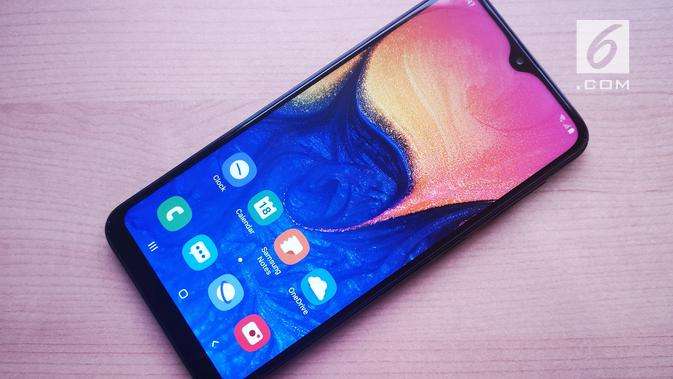 Cek Harga HP Samsung Galaxy A10 Bezel-less.