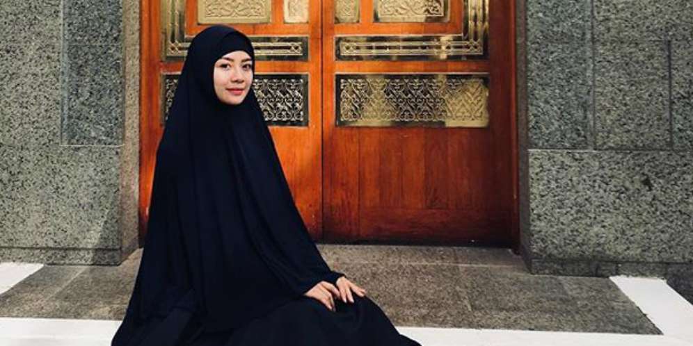 Penampilan Gwen Priscilla Saat Berhijab