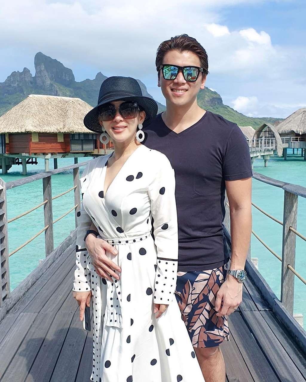 Syahrini dan Reino Barrack