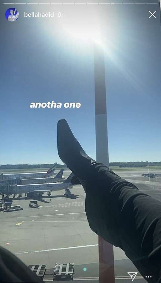 Aksi Bella Hadid yang menjadi kontroversi (Instagram/@bellahadid)