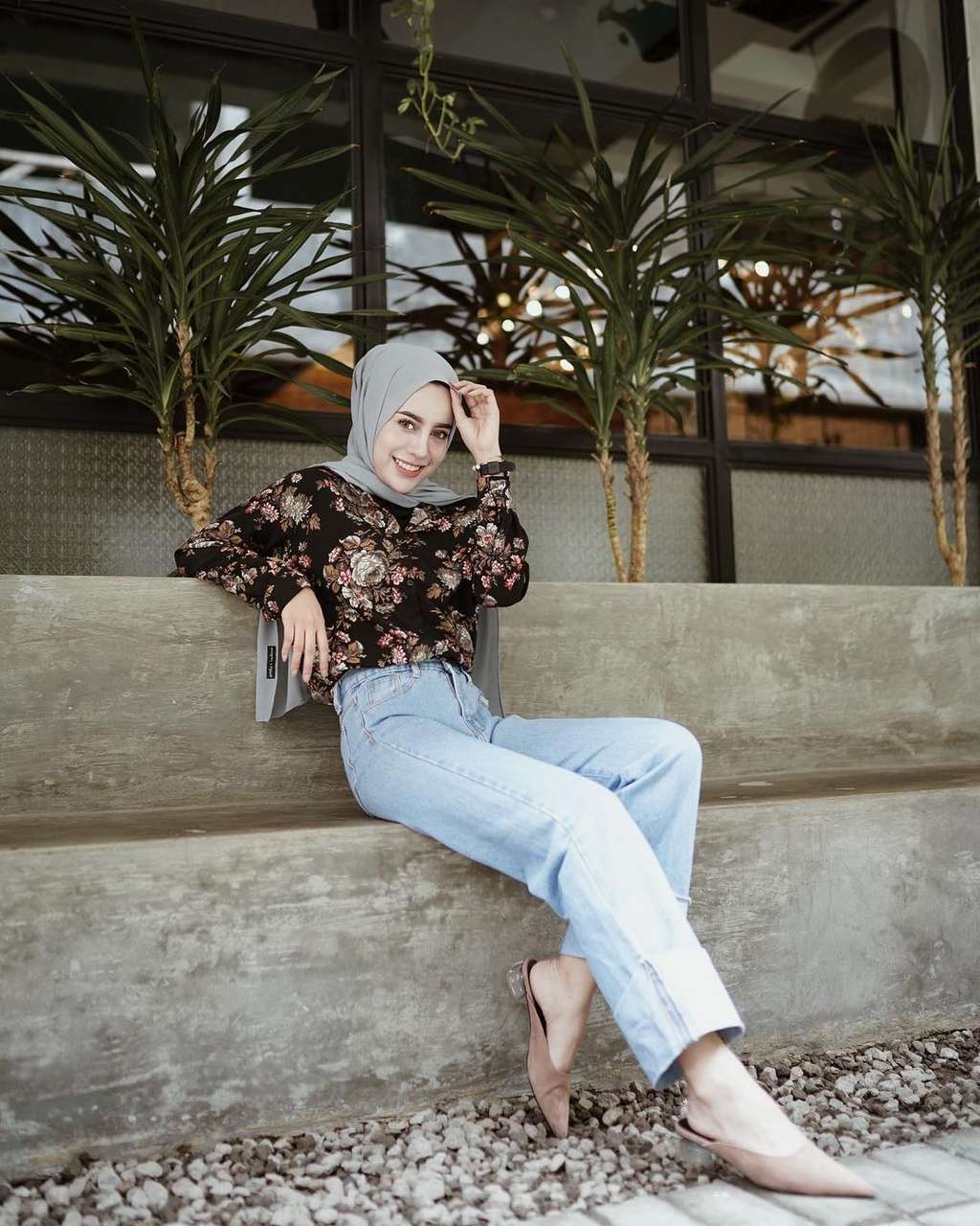 Pesona Gaya Hijab Aghnia Punjabi, Bisa Ditiru
