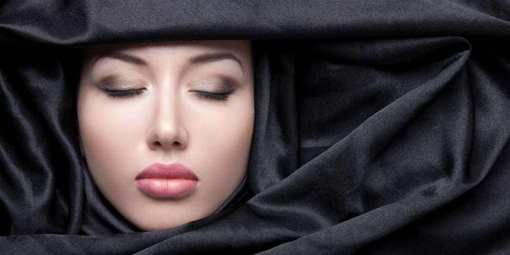 Ilustrasi hijab dan makeup