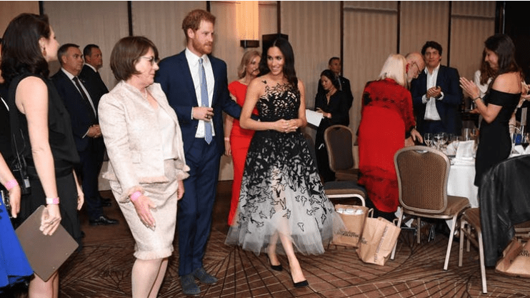 10 Outfit Meghan Markle Berharga Fantastis
