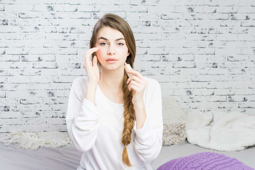 Perempuan berjerawat
