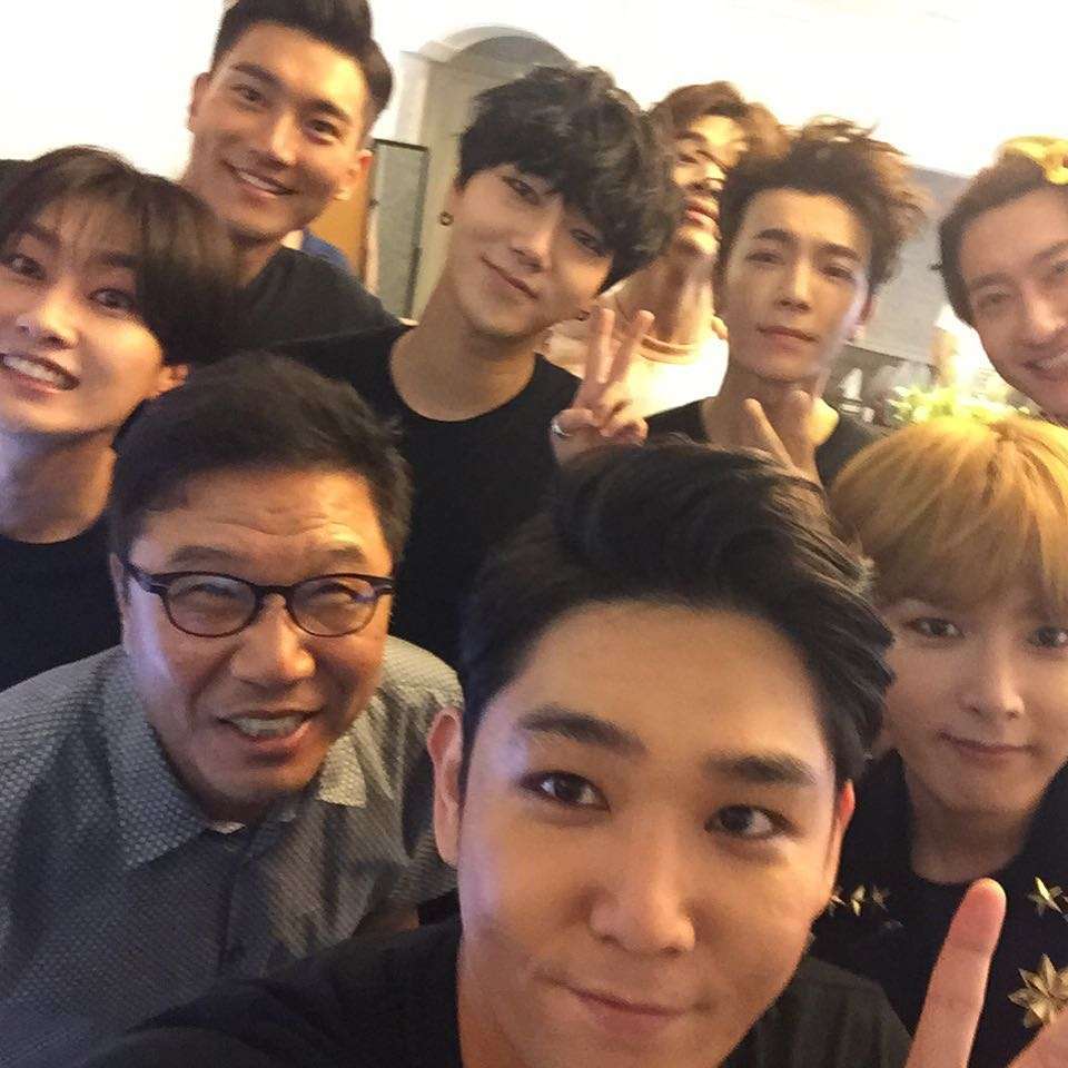Kangin bersama Super Junior