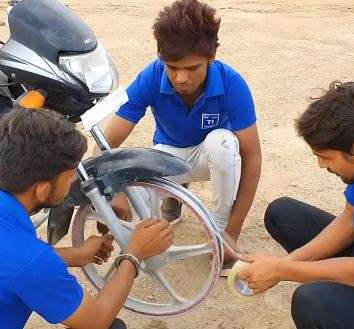 Ban motor diganti lakban (1)