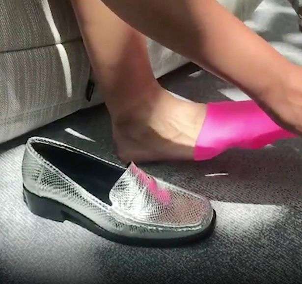 Trik menciptakan invisible socks.