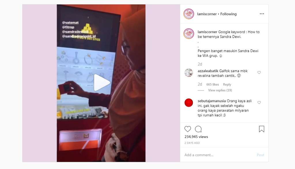 Sandra Dewi bagi-bagi emas