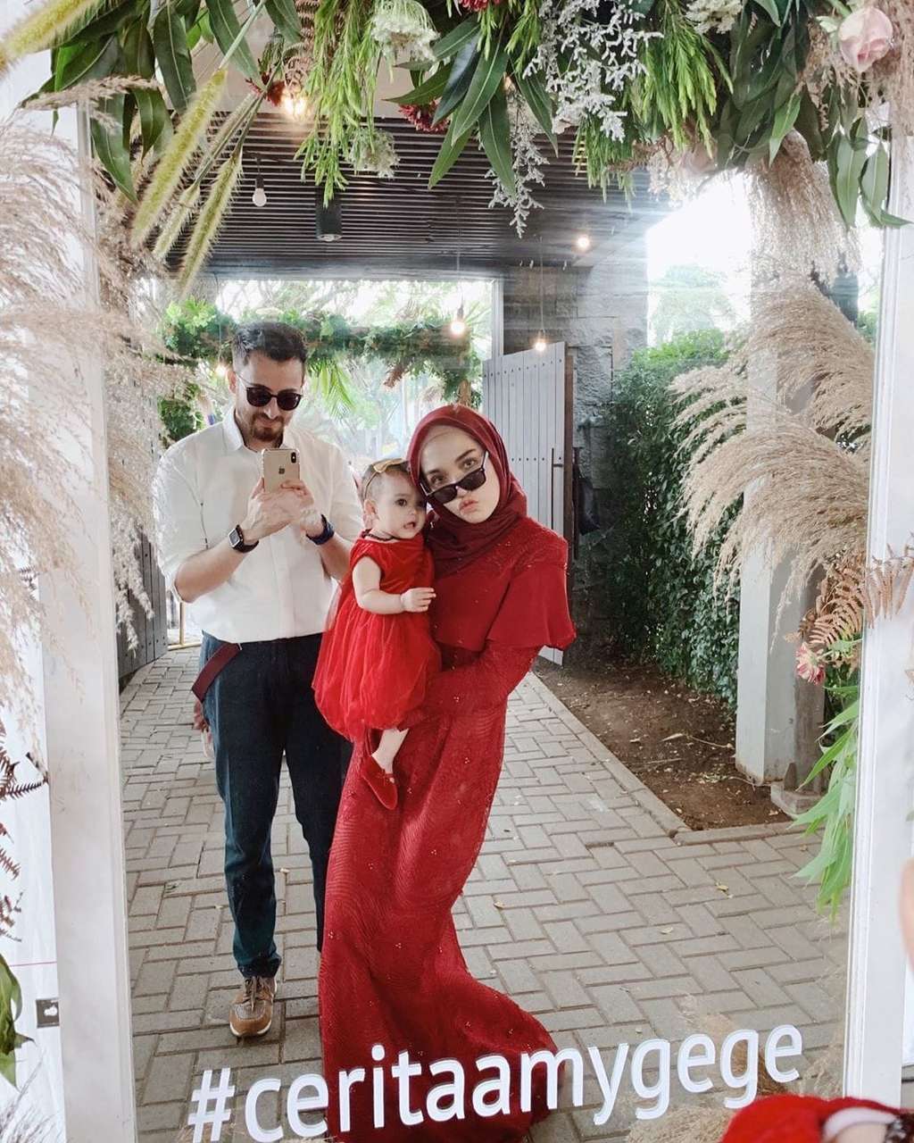 Inspirasi, 6 Potret Outfit Keluarga Ala Hamidah Rachmayanti