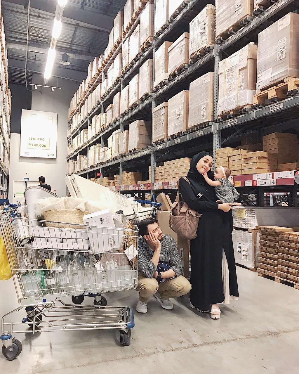 Inspirasi, 6 Potret Outfit Keluarga Ala Hamidah Rachmayanti
