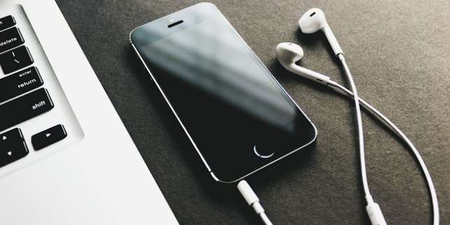 5 Bahaya Penggunaan Earphone yang Akan Selalu Menghantui Kalian