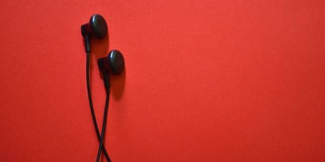 5 Bahaya Penggunaan Earphone yang Akan Selalu Menghantui Kalian