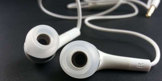 5 Bahaya Penggunaan Earphone yang Akan Selalu Menghantui Kalian