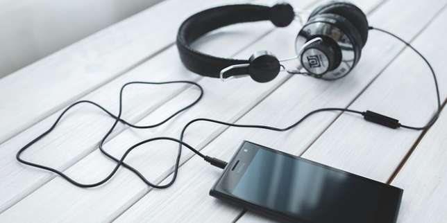 5 Bahaya Penggunaan Earphone yang Akan Selalu Menghantui Kalian