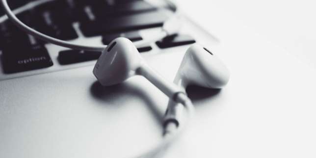 5 Bahaya Penggunaan Earphone yang Akan Selalu Menghantui Kalian