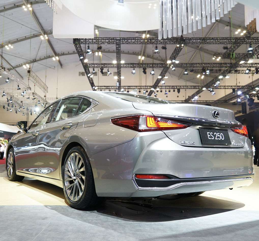 Lexus ES 250 (1)