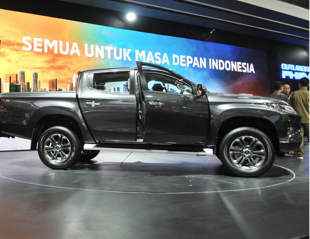 Mitsubishi Triton.