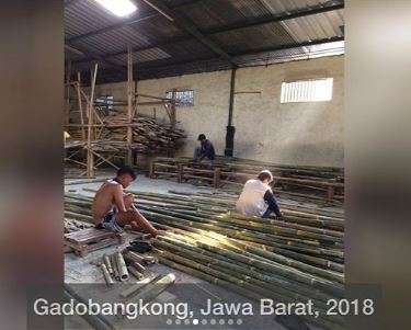 Menggunakan bahan baku dari petani lokal