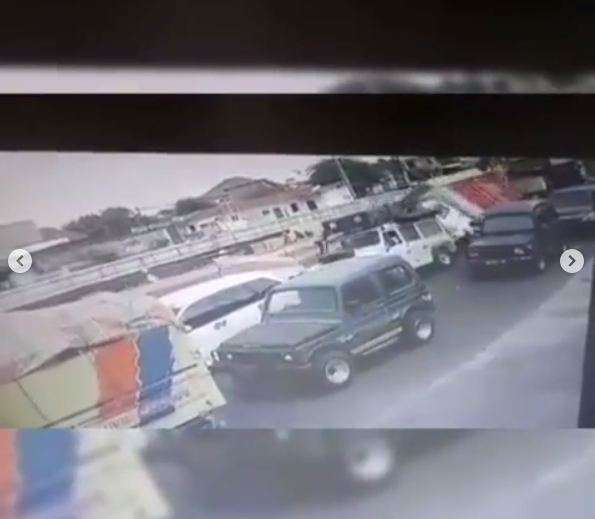 Truk terjun karena kelebihan beban.