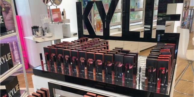 Yuk Kenali Sejarah Lipstik di Hari Lipstik Internasional