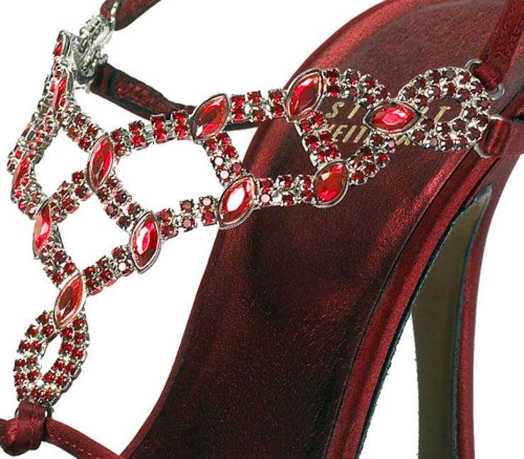 10 Sepatu dengan Harga Fantastis, Ingin Memilikinya?