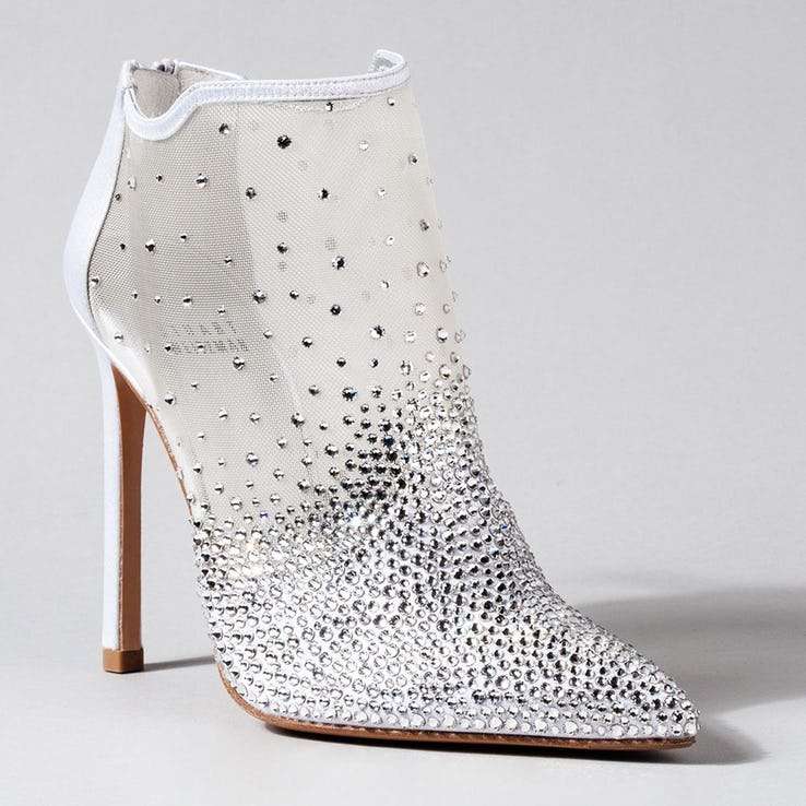 10 Sepatu dengan Harga Fantastis, Ingin Memilikinya?