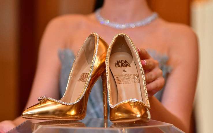 10 Sepatu dengan Harga Fantastis, Ingin Memilikinya?