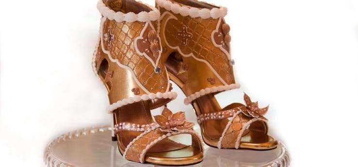 10 Sepatu dengan Harga Fantastis, Ingin Memilikinya?