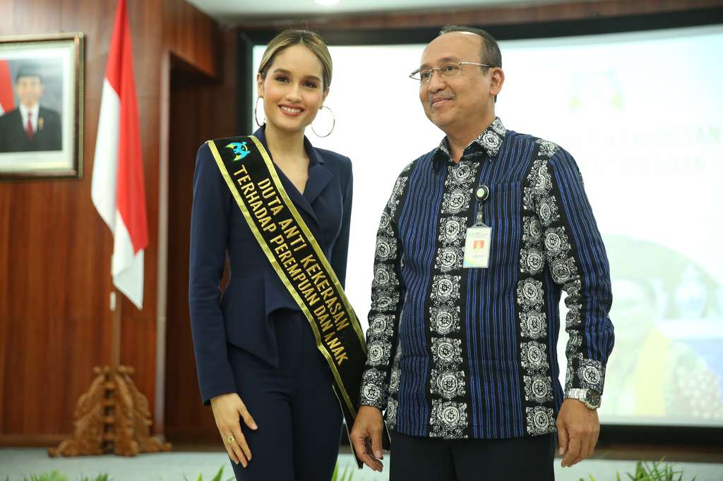 Cinta Laura