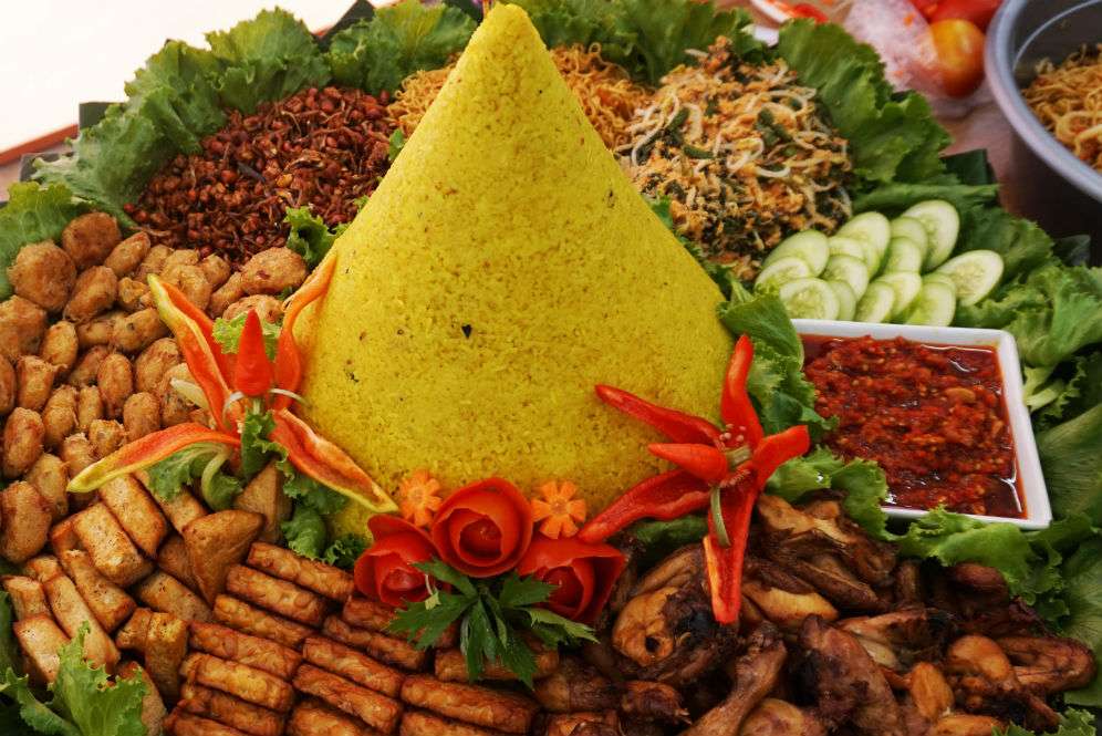 Nasi tumpeng