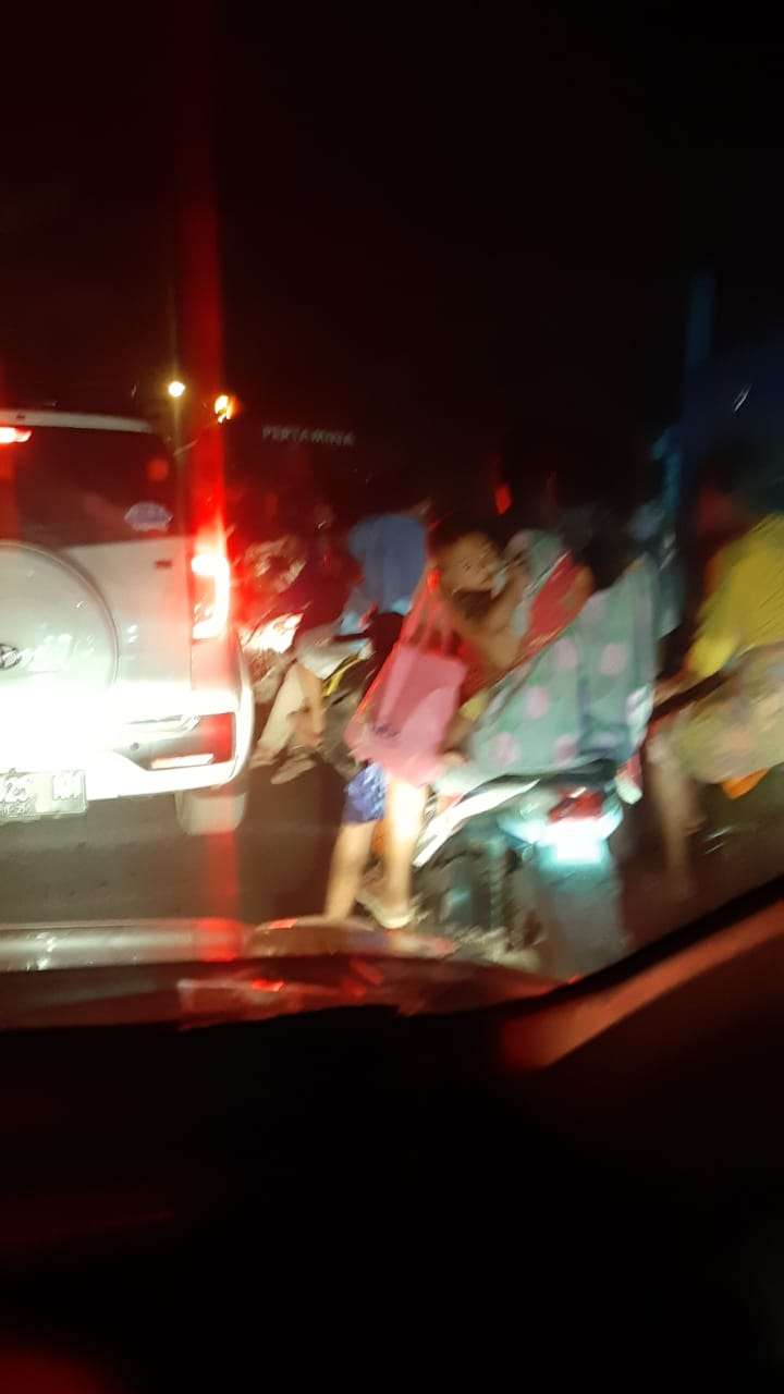 Warga Cibitung, Banten, panik akibat gempa